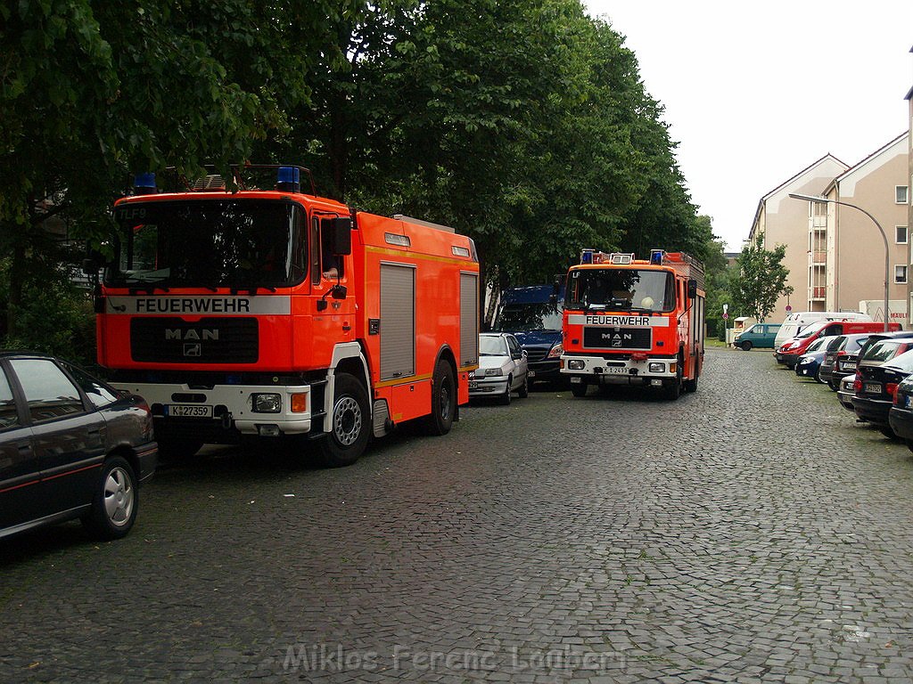 Wohnungsbrand 1 Brandtote Koeln Buchheim Dortmunderstr P82.JPG
